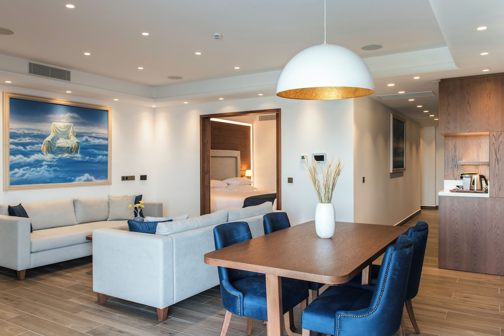 Grand Royal Villa 3 Bedrooms on Three Floors Sea View with Private Pool SweetSpa and Gym