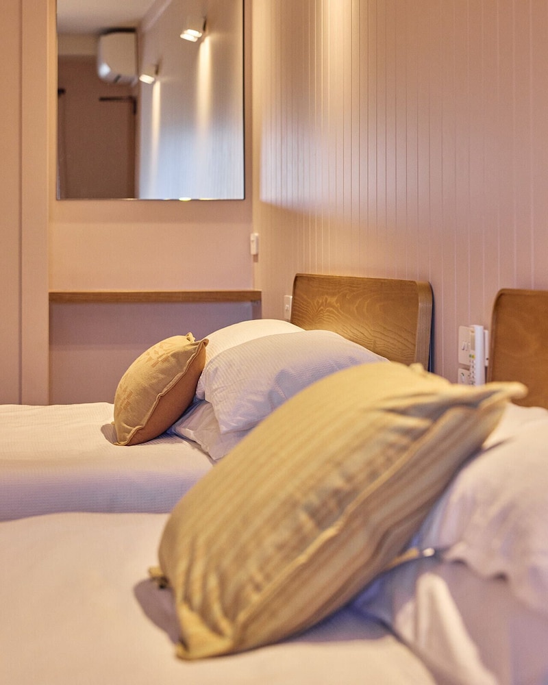 Deluxe Double or Twin Room, Lake View photo 3