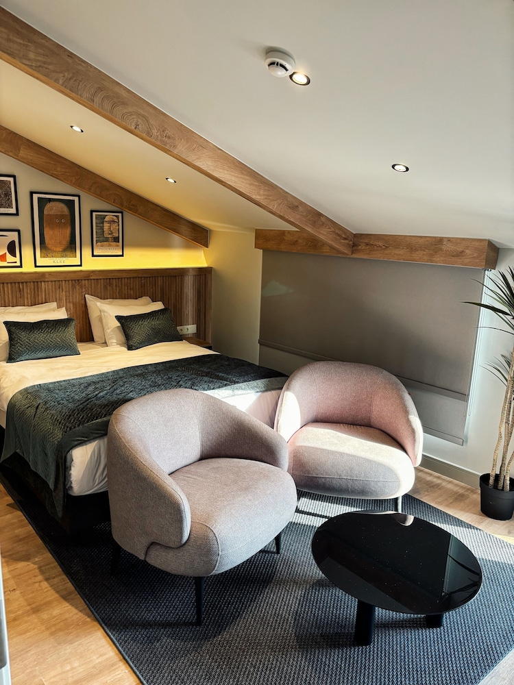 Grand Deluxe Room with Balcony photo 2