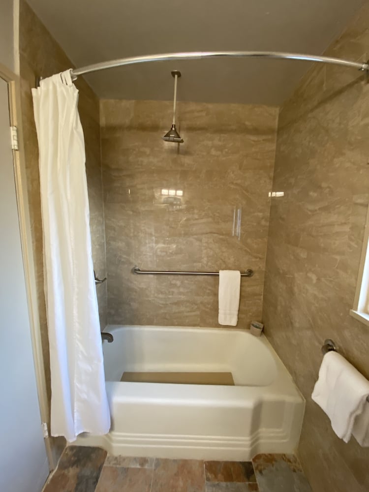 Standard Room, 2 Queen Beds photo 2