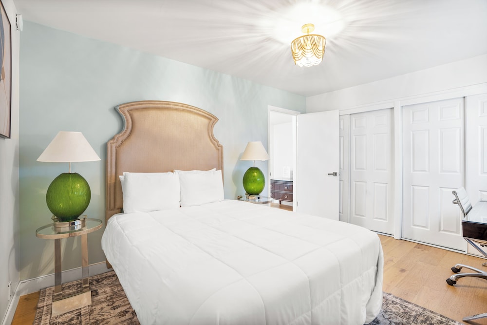 Room, 2 Queen Beds - Photo 4