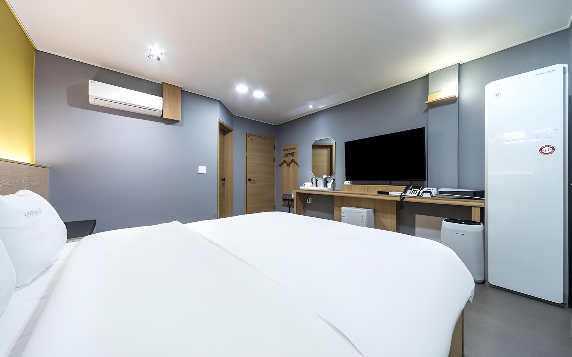 Room (Deluxe King Game Room (Styler) (TV-Ne) photo 3