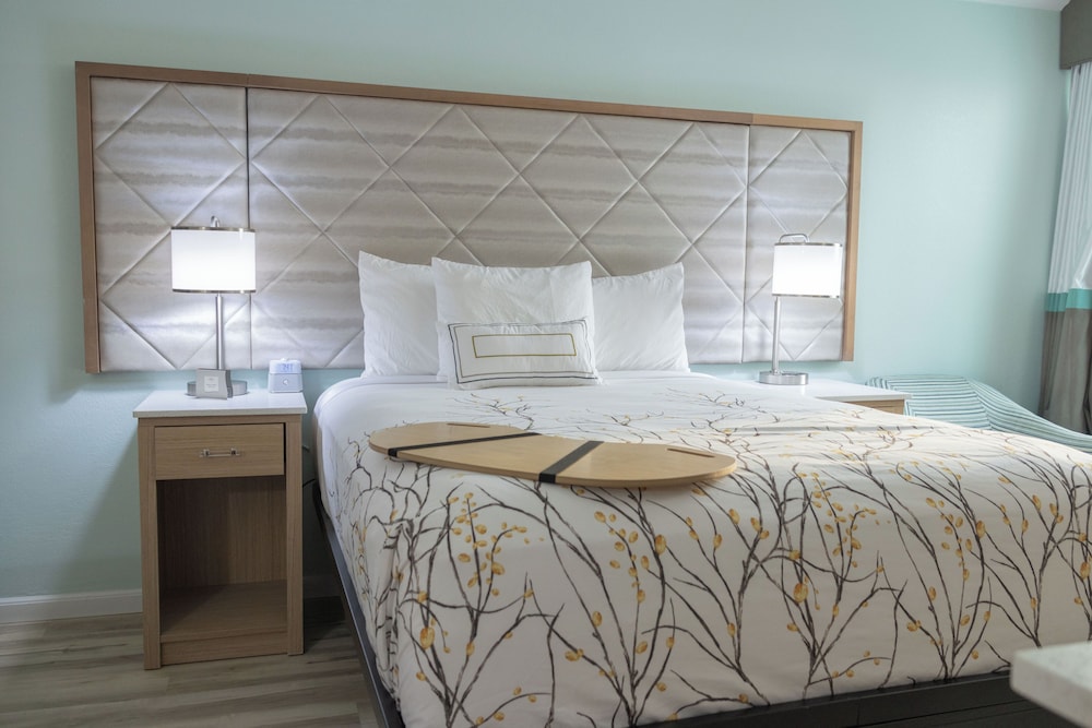 Deluxe Room, 1 King Bed - Photo 1