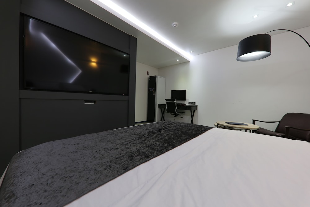 Honeymoon Triple Room photo 2