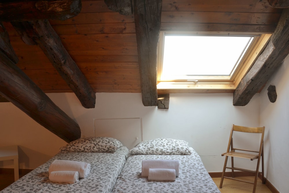 House, 3 Bedrooms, Terrace, Lake View photo 2