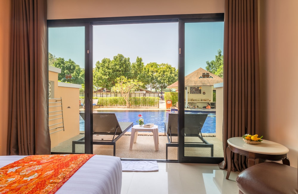 Deluxe Room, Pool Access - Photo 8