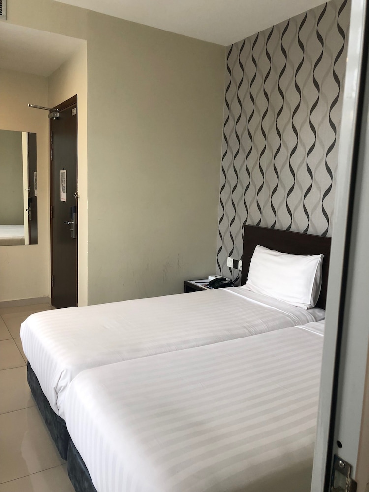 Deluxe Twin Room photo 2