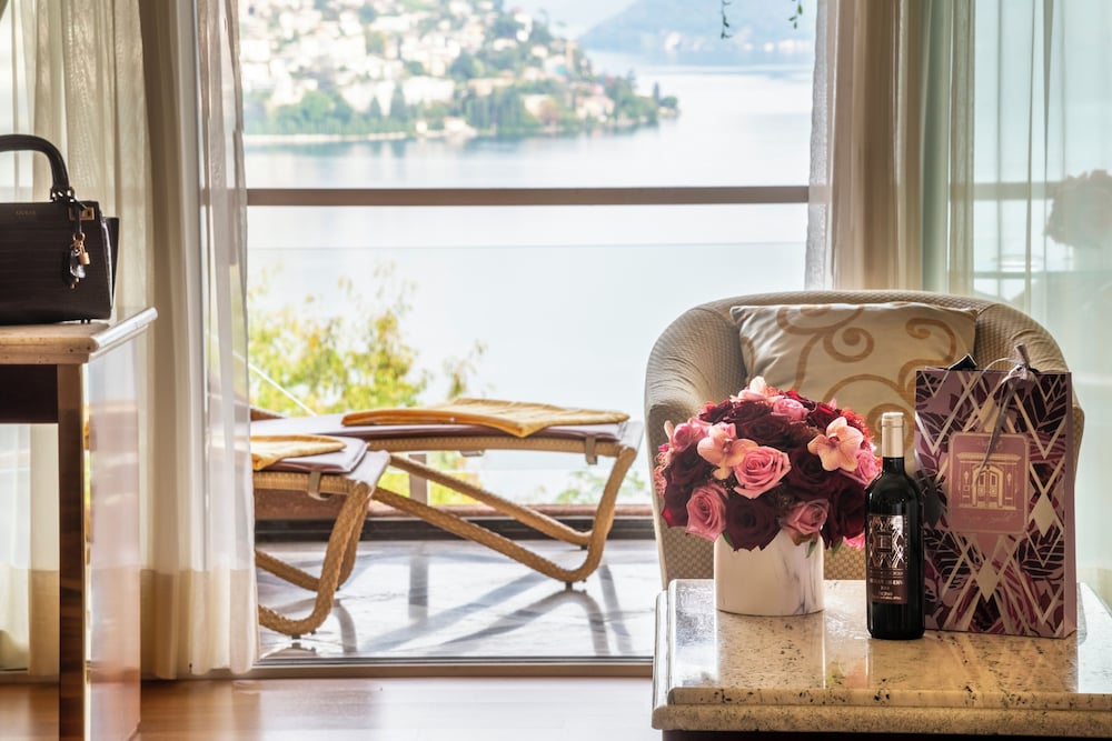 Signature Lake Suite with Balcony (Single) photo 2