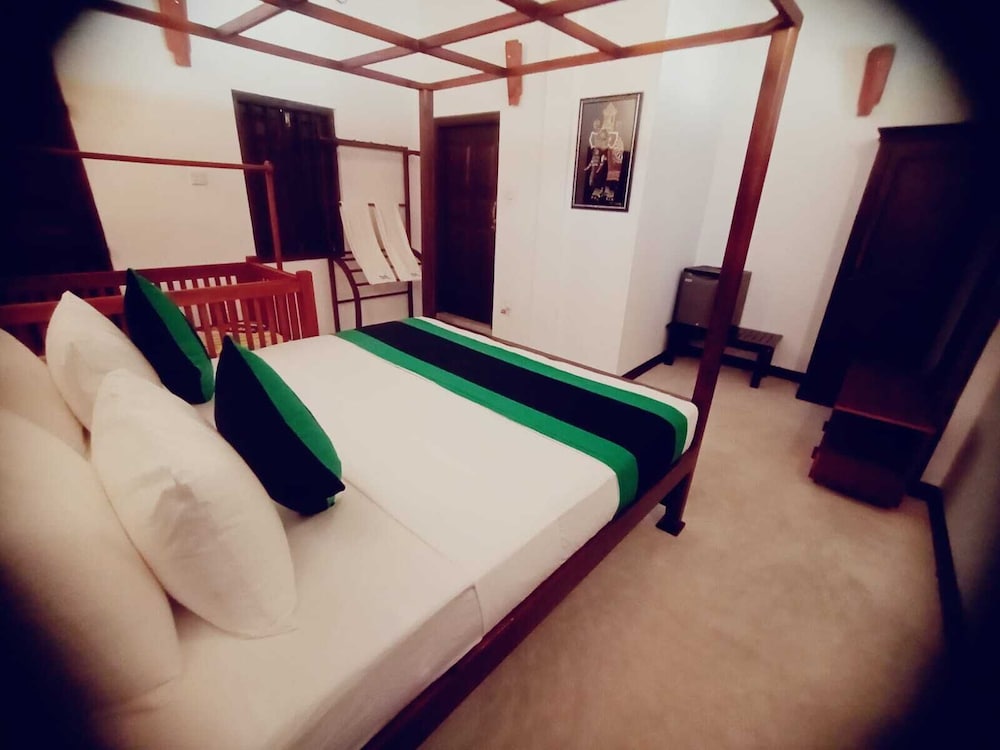 Deluxe Double or Twin Room, 3 Bedrooms, Pool View photo 2