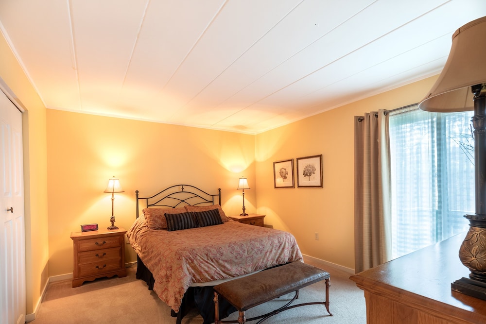 Condo, 2 Bedrooms photo 2