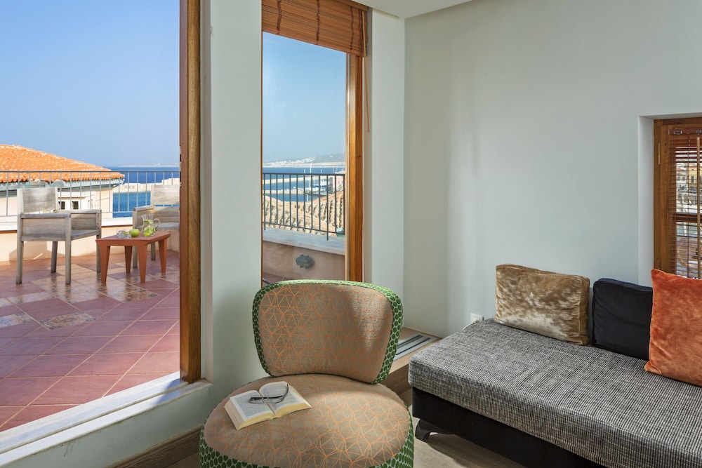 Penthouse Suite with Private Terrace & Sea View - Photo 3