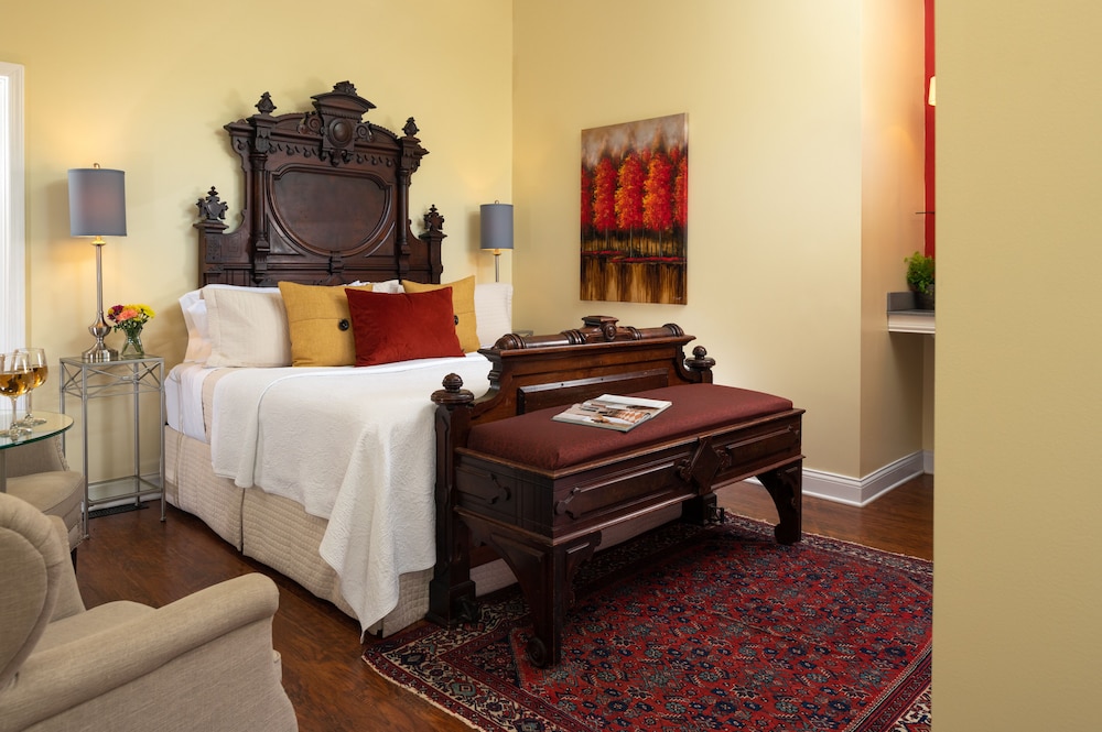 Camelot Suite photo 1