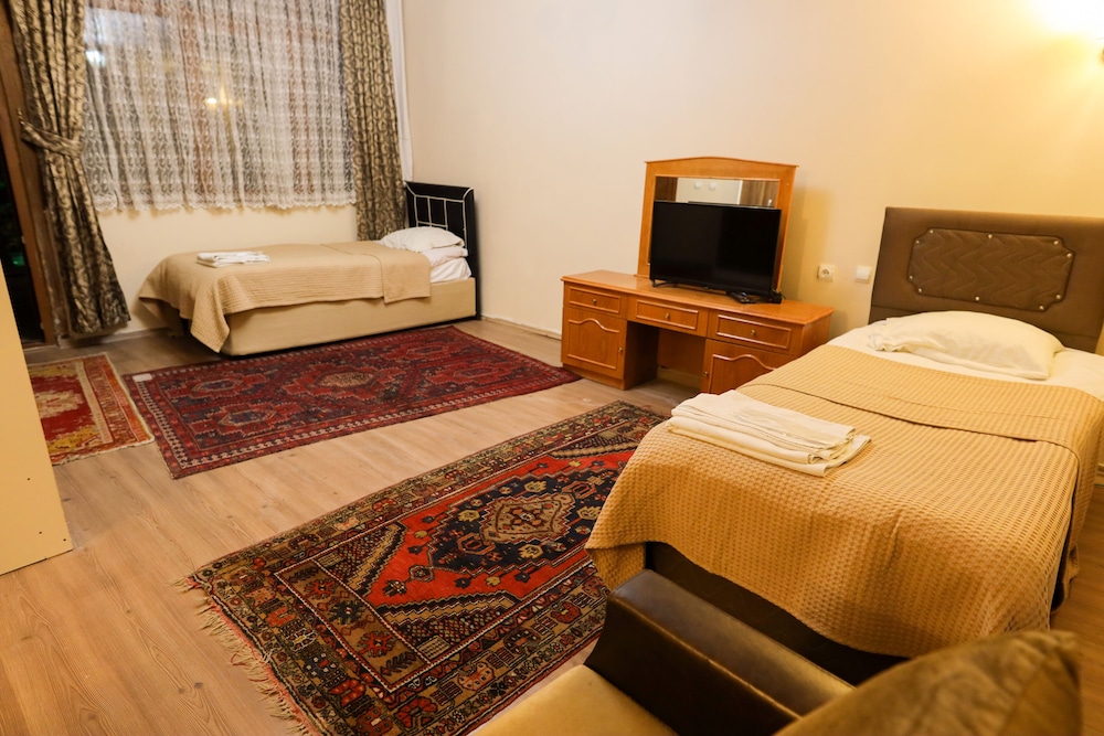 Family Quadruple Room, Valley View photo 3