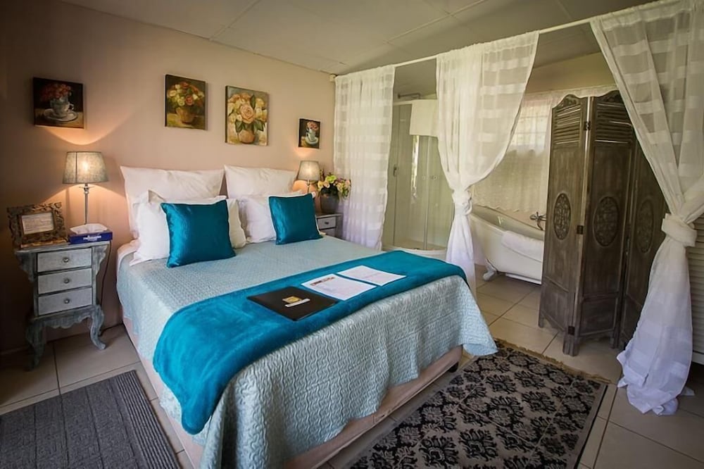 Basic Double Room Single Use, 1 Queen Bed, Garden View photo 2
