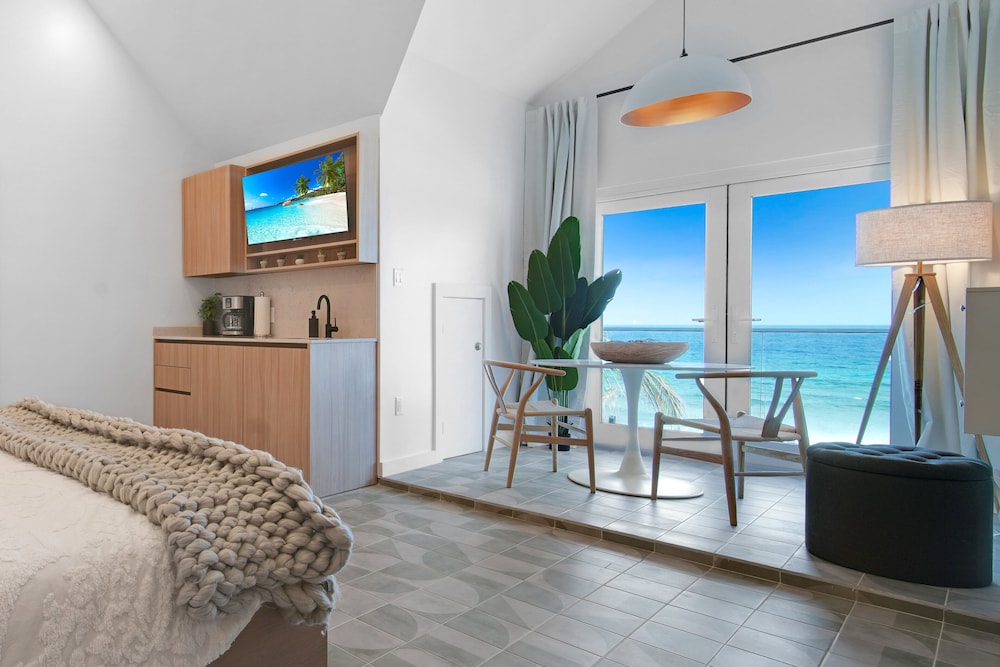 Deluxe Room, 1 Queen Bed, Ocean View