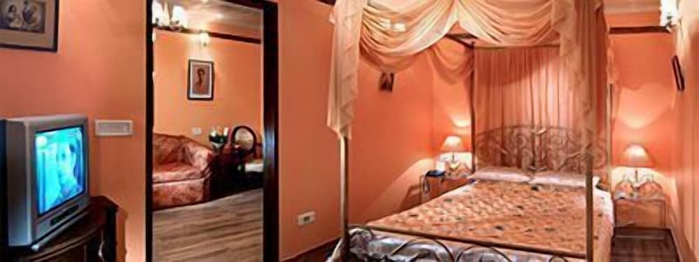 Deluxe Room - Photo 3