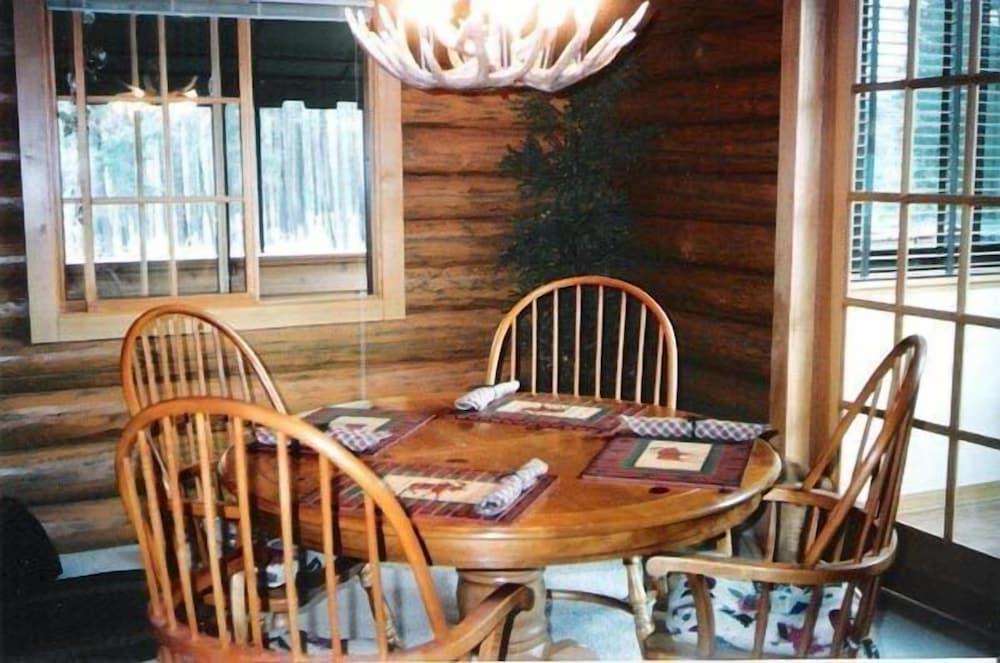 Deluxe Cabin, 2 Bedrooms, Non Smoking, Mountain View photo 3