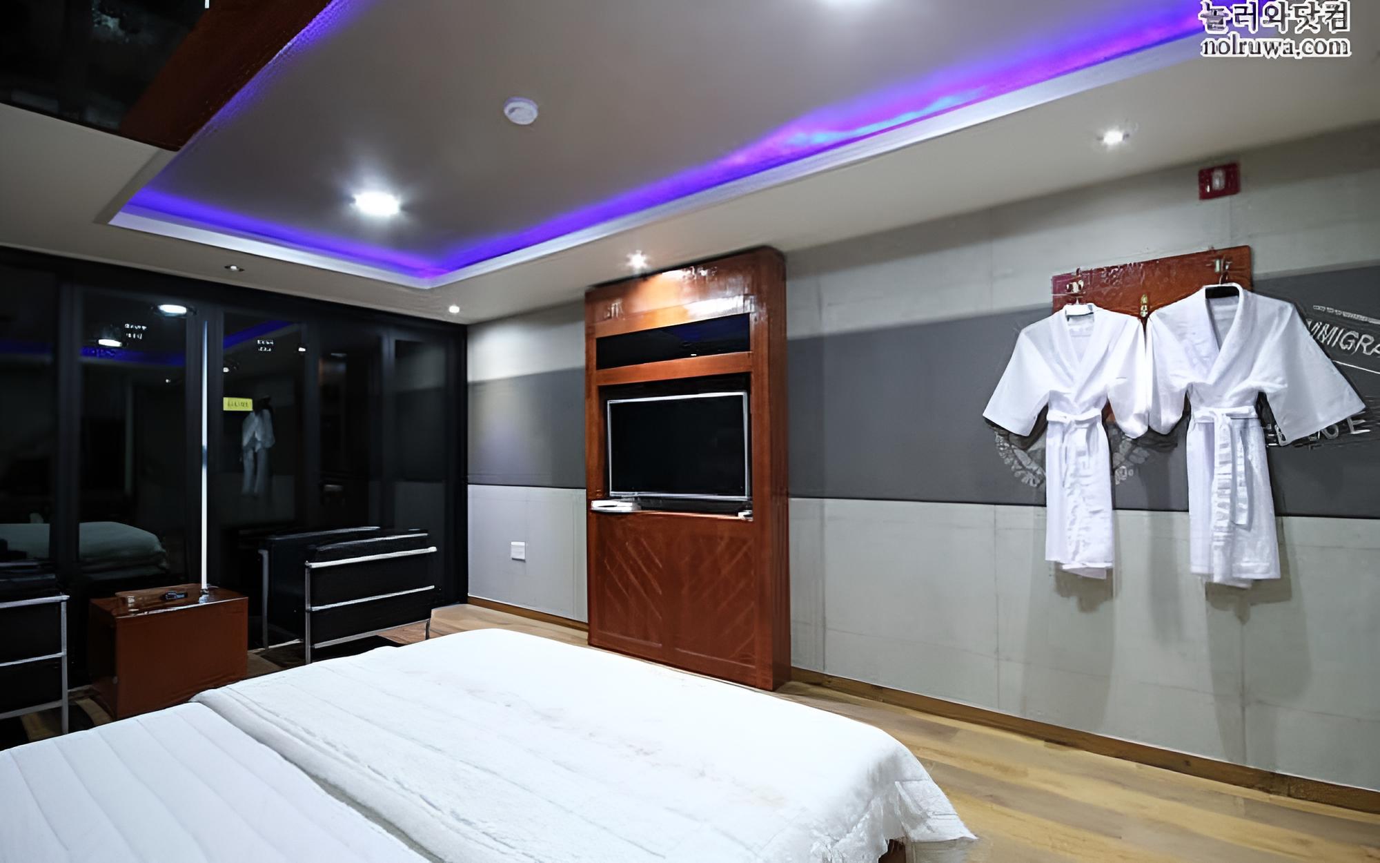 Room (Special Room) - Photo 21
