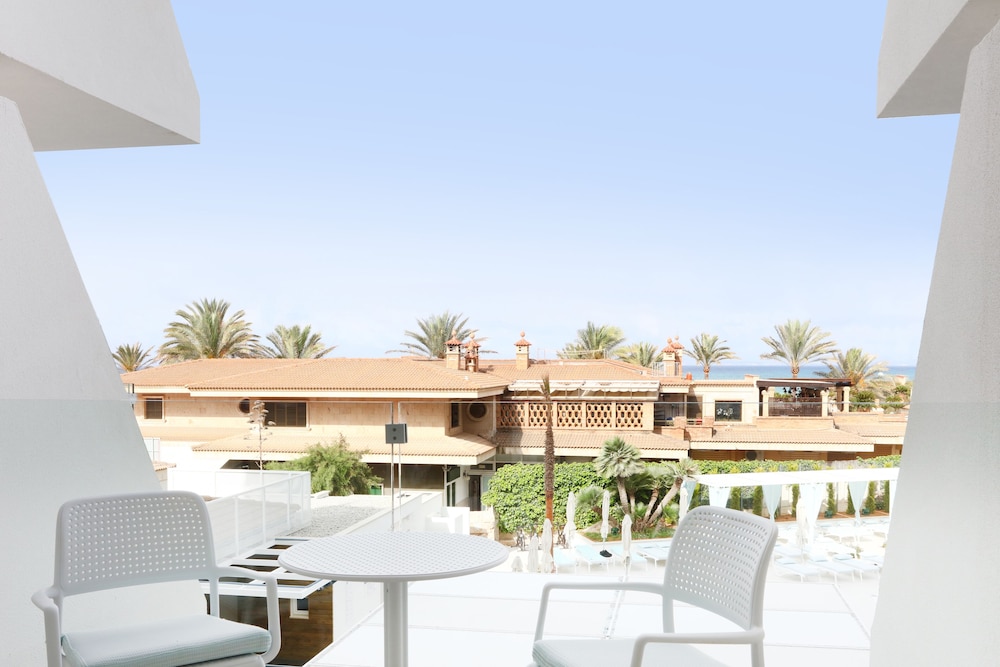 Family Room, Balcony (2 Adults And 1 Child)