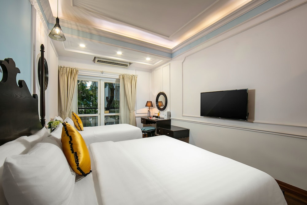 Family Triple Room, Balcony, City View