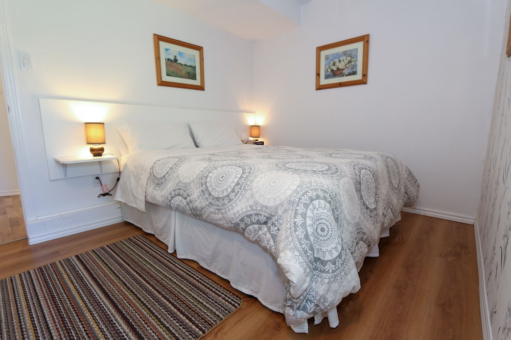 Executive Room, 1 Queen Bed (Robin)