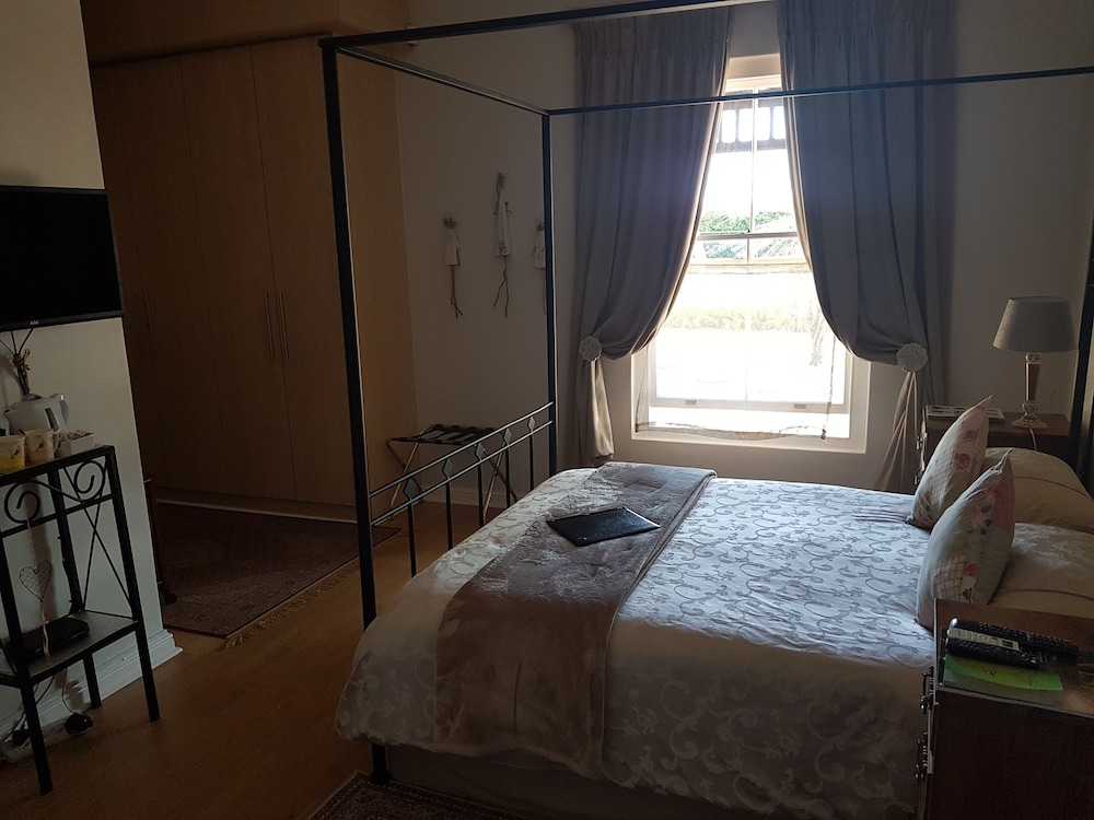Room (Comfortable 5)