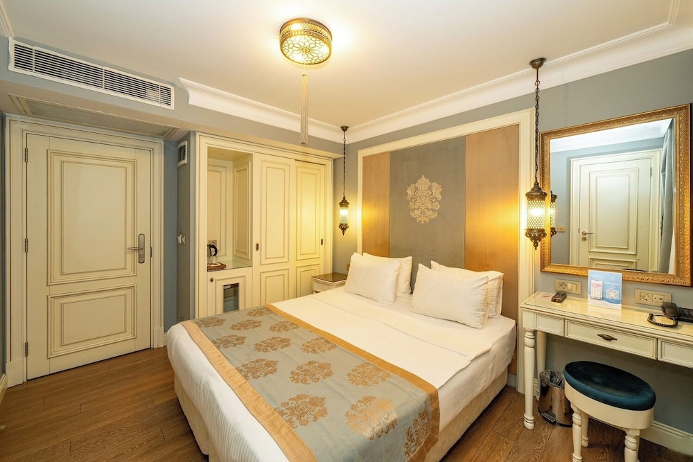 Superior Double or Twin Room, City View photo 3