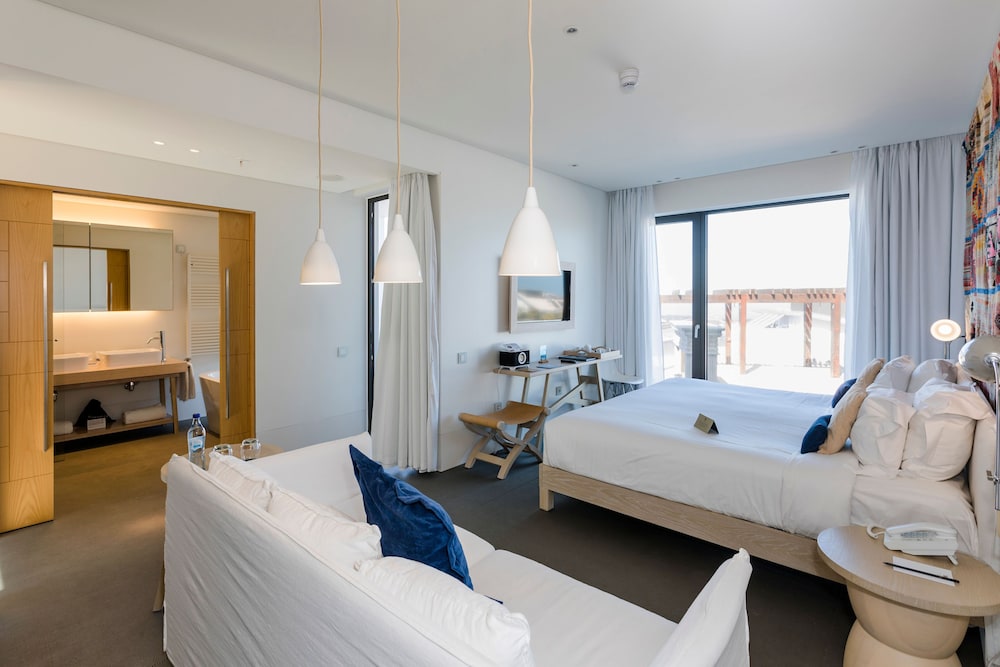 Deluxe Double or Twin Room, Balcony, Golf View thumbnail 5