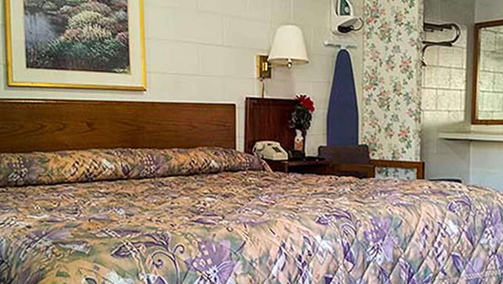 One king bed non smoking - Photo 4