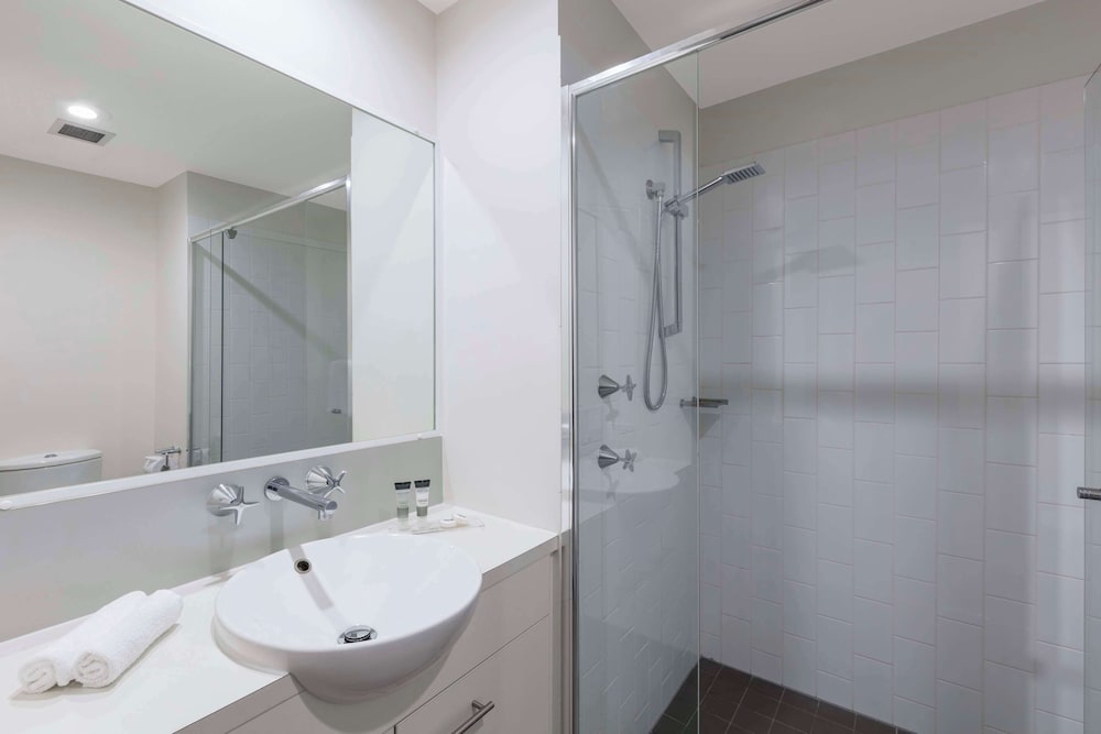 2 Bedroom River View Apartment - Photo 19