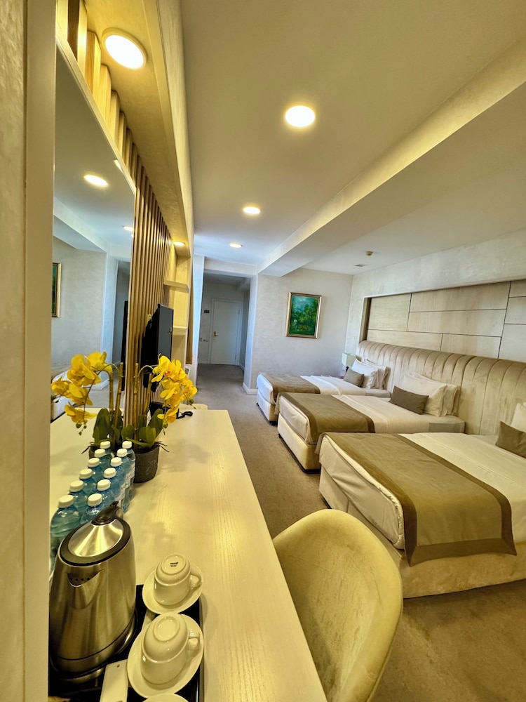 Family Room, 2 Bedrooms photo 2