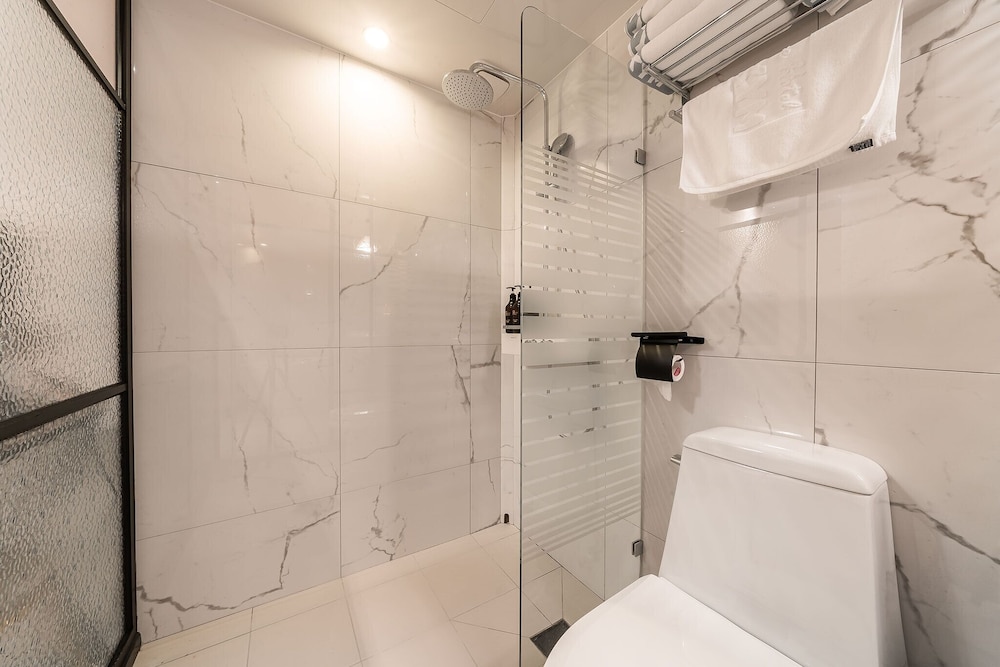 Standard Double Room - Photo 11