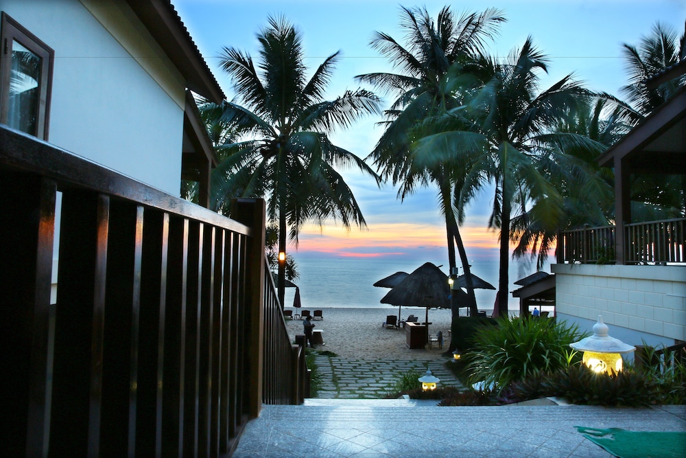 Family Room, Beachfront photo 3