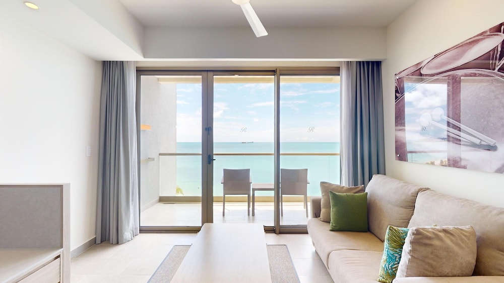 Luxury Presidential Beach Front One Bedroom Suite Diamond Club