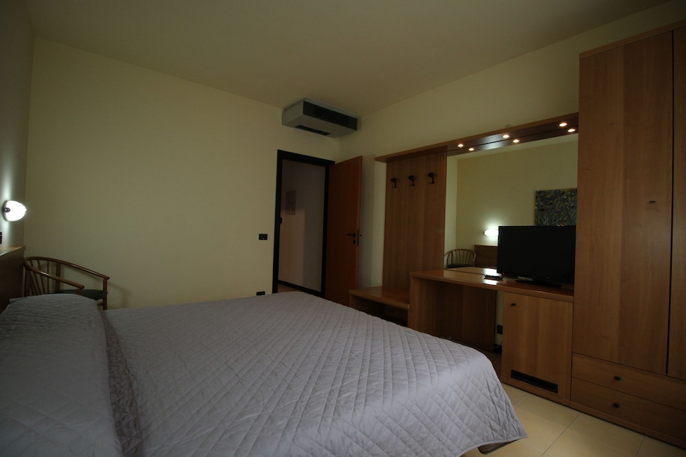 Deluxe Double Room Single Use photo 2