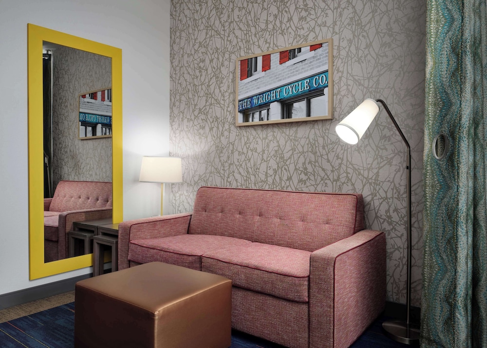 Studio, 1 King Bed, Accessible (Mobility & Hearing, Roll-in Shower) - Photo 7