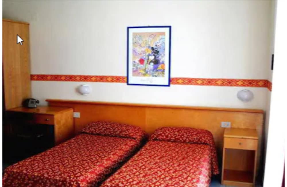 Single Room photo 3