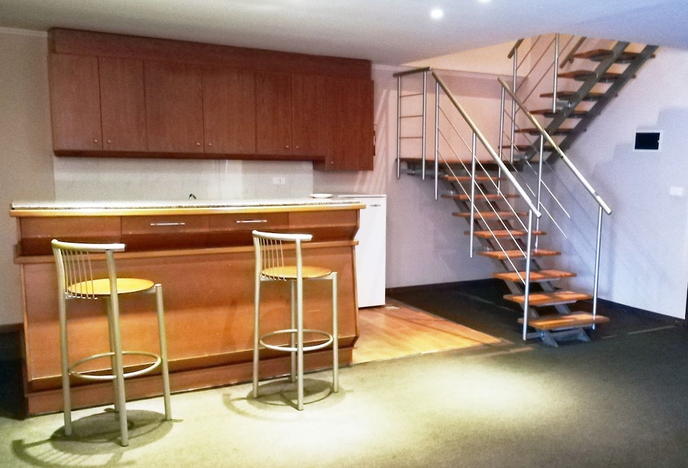 Suite, 3 Bedrooms, Smoking, Kitchenette photo 3