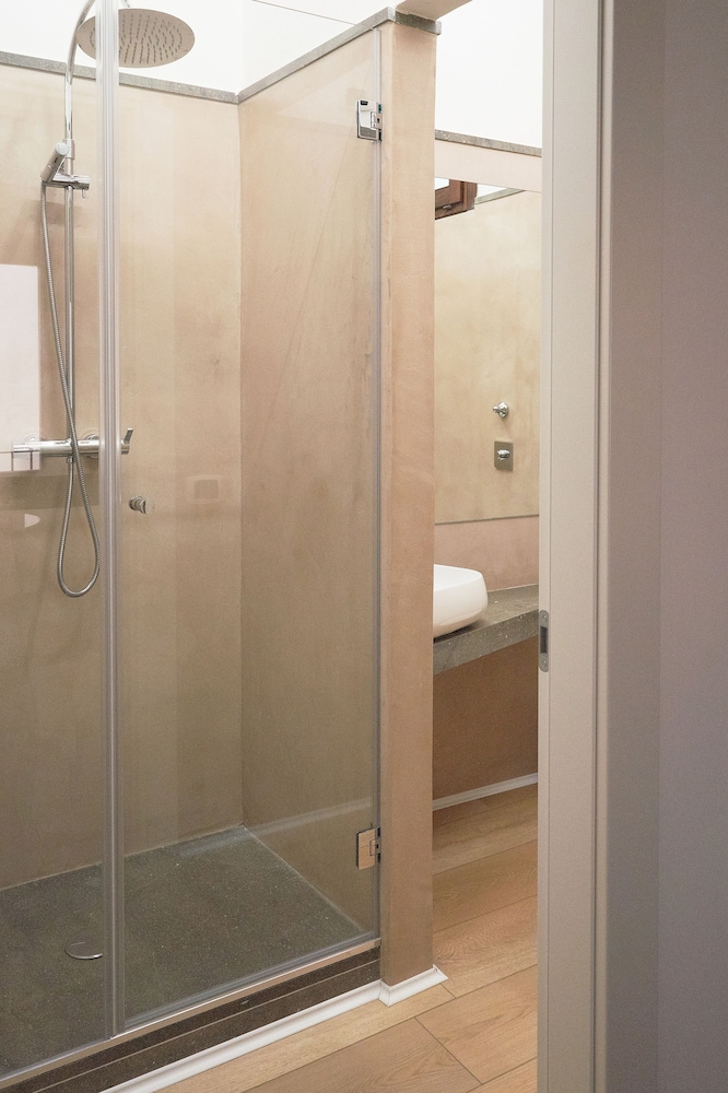 Superior Suite - Photo 8