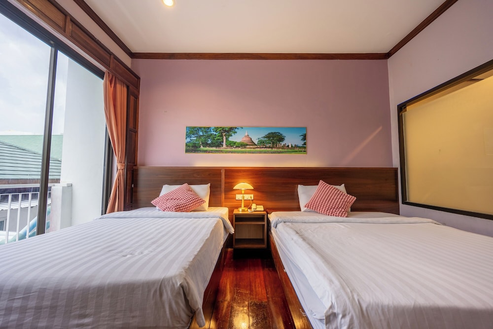 Deluxe Triple Room photo 3