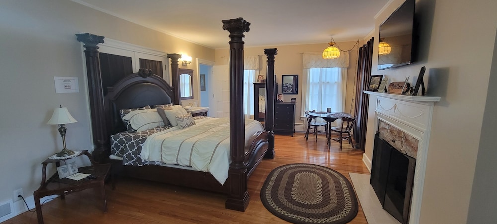 Grand House photo 1