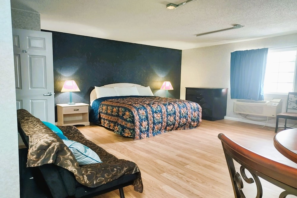 Honeymoon Studio Suite, 1 King Bed, Kitchenette - Photo 3