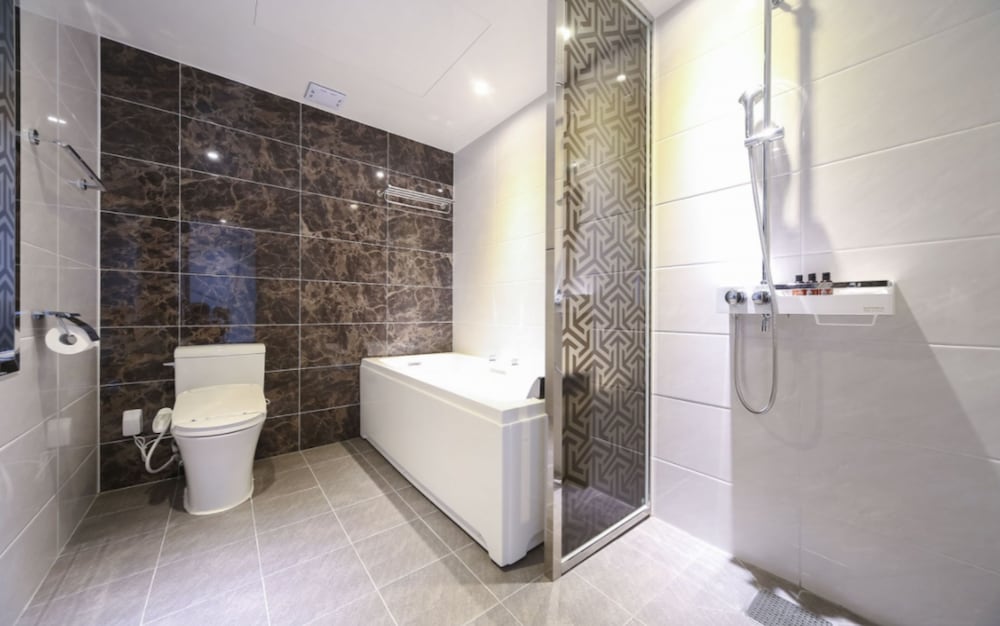 Deluxe Room - Photo 5
