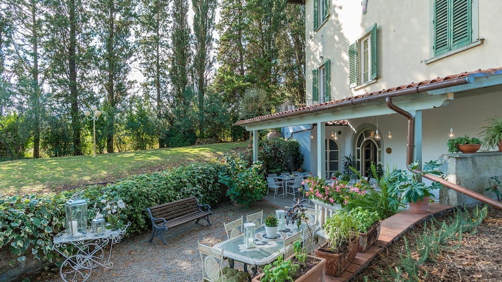 Villa photo 1