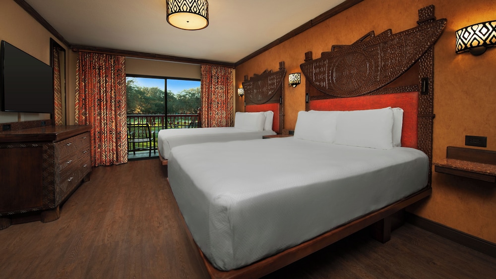 Savanna View - Club Level Access. Wheelchair accessible with tub and option for hearing accessibilit