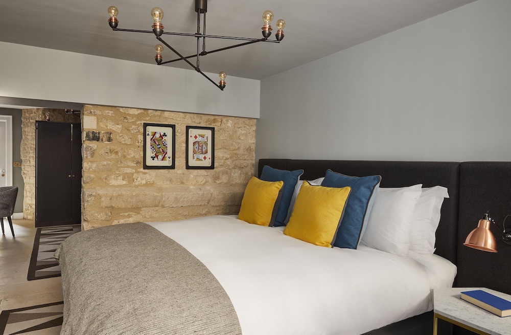 Premium Room, 1 King Bed (Underground Vaulted) photo 1