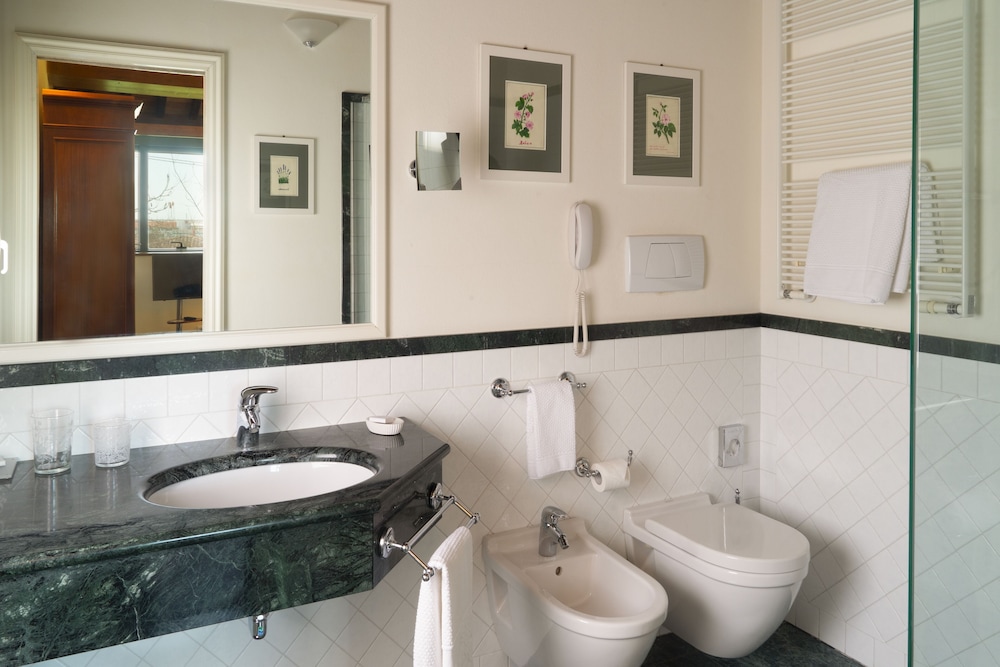 Deluxe Suite, Kitchenette - Photo 5