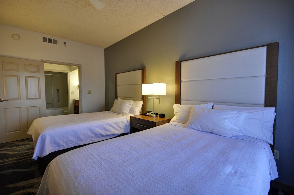 Suite, 2 Double Beds, Accessible, Non Smoking (Mobility & Hearing, Roll-In Shower) - Photo 3