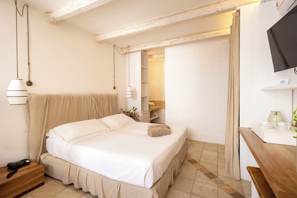 Comfort Room, 1 Double or 2 Twin Beds, Ground Floor photo 3