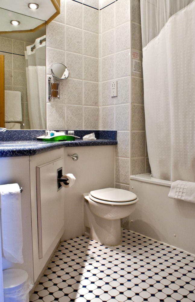 Standard Room, Multiple Beds - Photo 4